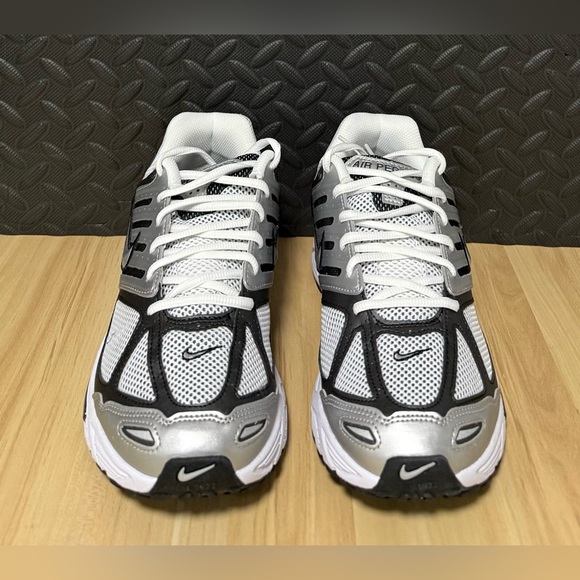 Nike Air Pegasus 2005 Running Shoes Silver Black White HQ3031-002 Mens Size 10 - Picture 2 of 5